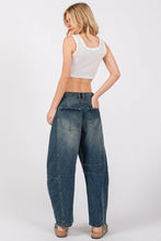 Load image into Gallery viewer, Classic Barrel Leg Jeans